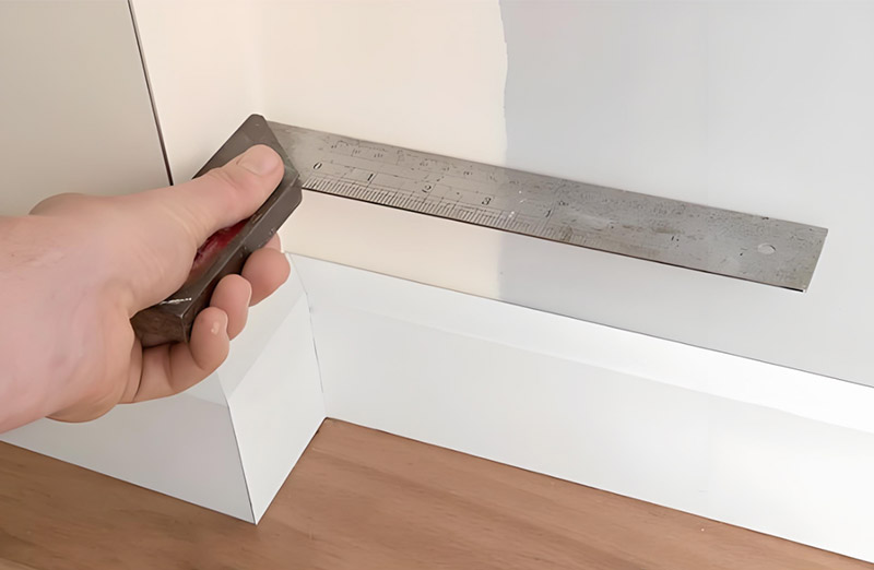 Un guide des méthodes de fixation des plinthes