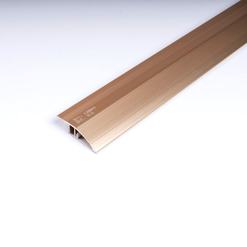 Garniture de nez de marche en carrelage de luxe