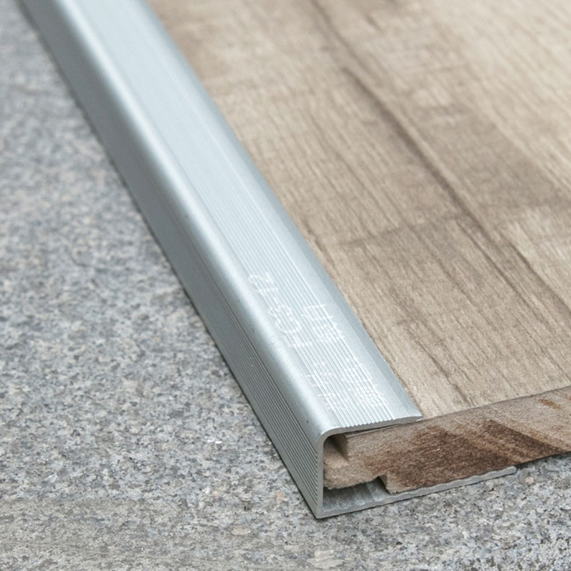 Bordure de carrelage pour escaliers