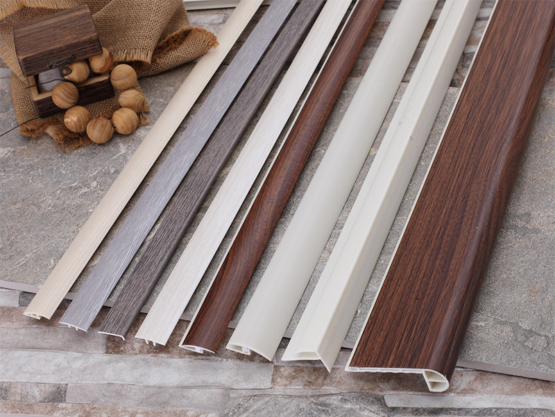 Bandes de bord de parquet en forme de T &agrave; grain de bois