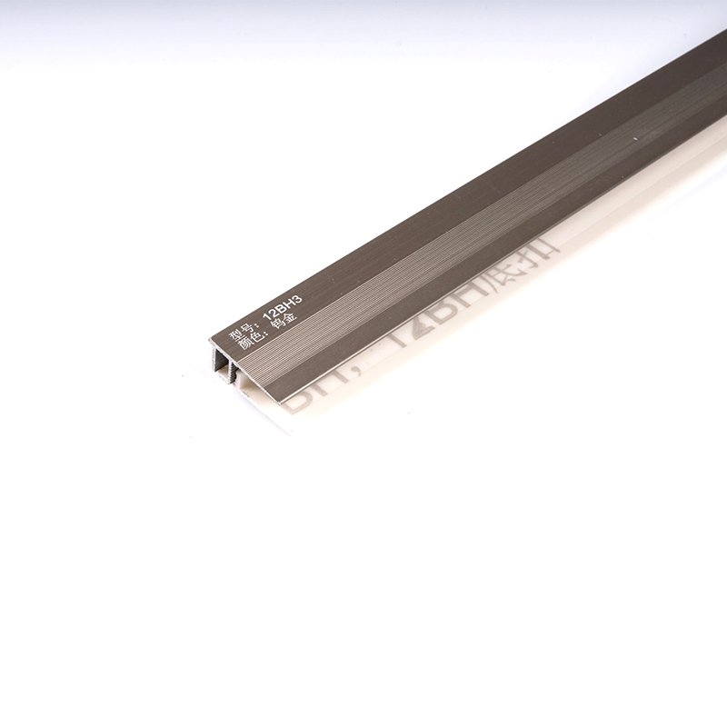 Garniture de nez de marche en tuile de forme diff&eacute;rente