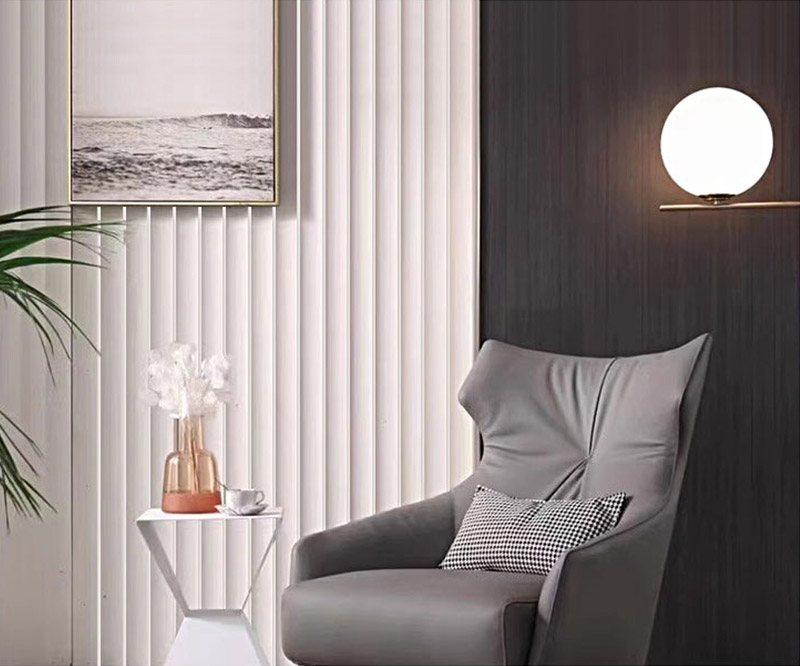 Panneaux muraux cannel&eacute;s en PVC &agrave; grain de bois