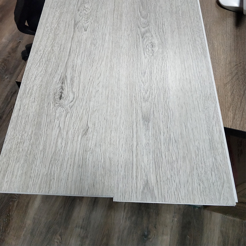 rev&ecirc;tement de sol en vinyle clic spc