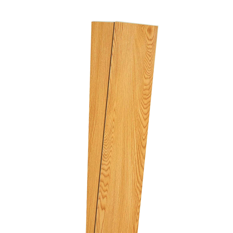 Plancher de planches de vinyle d'aspect bois