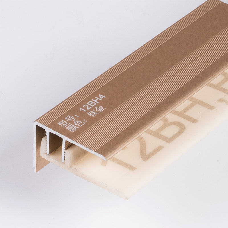 Garniture de nez de marche en carrelage