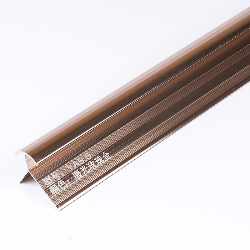 Garniture de carrelage d'angle ext&eacute;rieur