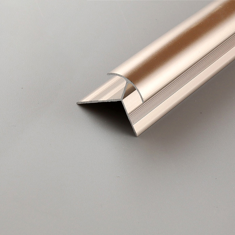 Garniture de carrelage d'angle ext&eacute;rieur de luxe