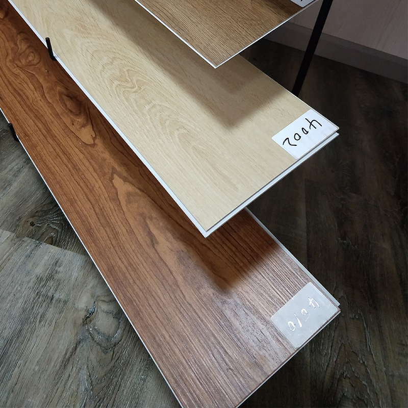 Plancher en PVC de forme diff&eacute;rente