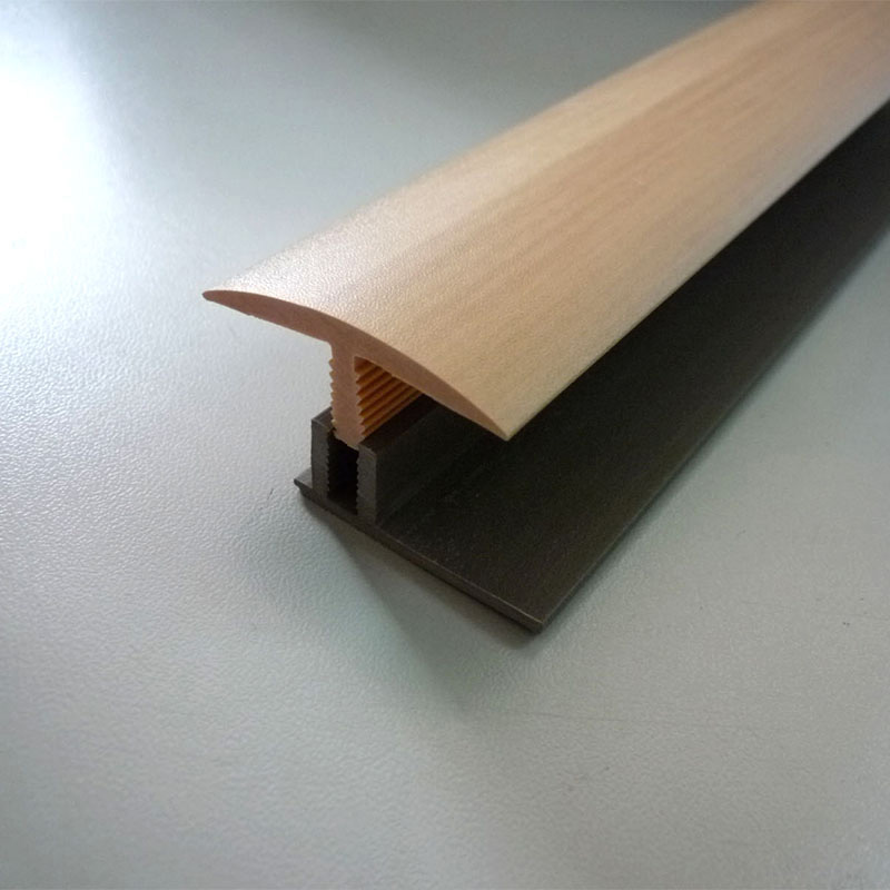 Bande d&eacute;corative de sol en forme de T