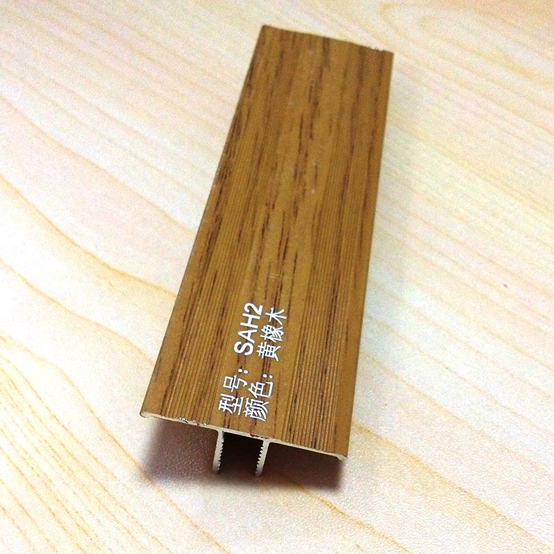 Garniture int&eacute;rieure en forme de T