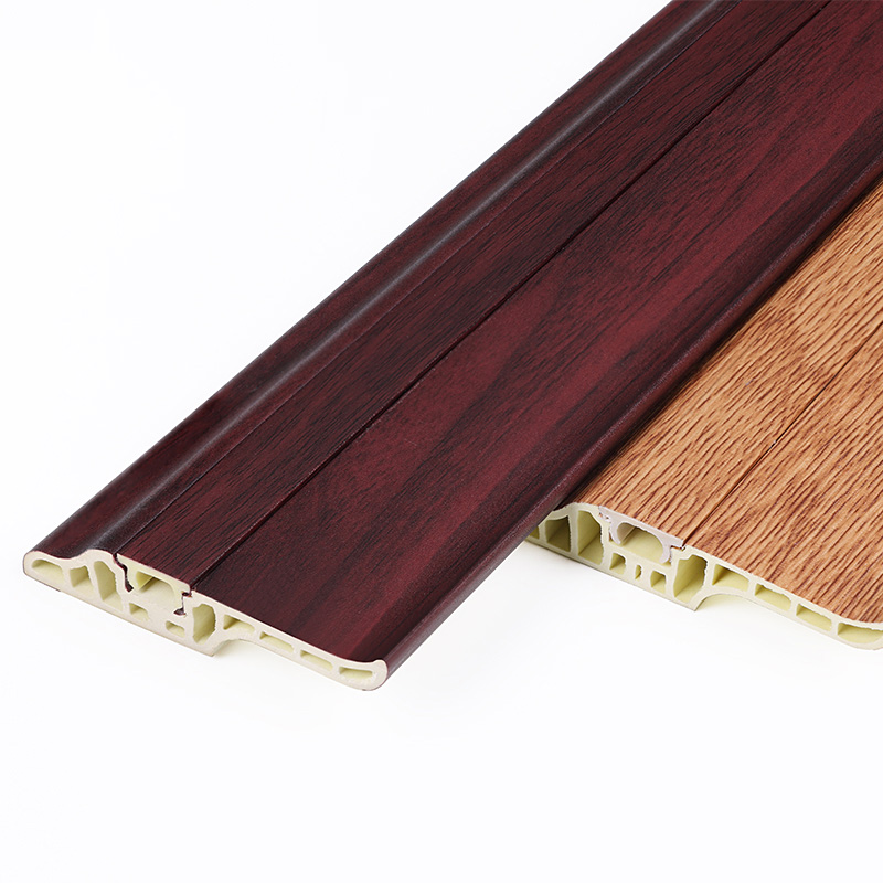 Plinthe de sol en vinyle &agrave; grain de bois