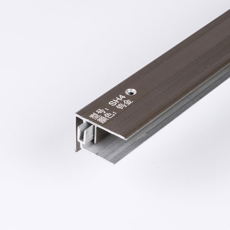 Bordure de carrelage personnalis&eacute;e pour escaliers