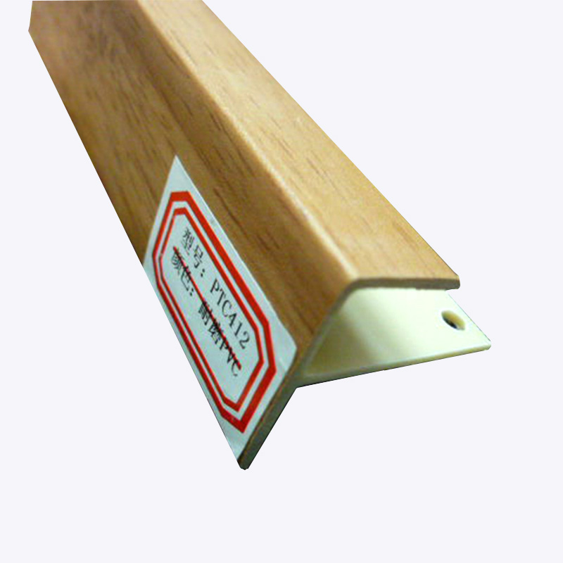 Bande de fermeture d'escalier en forme de F