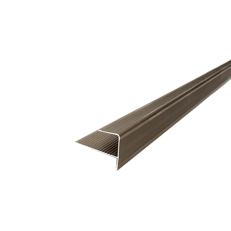 Garniture int&eacute;rieure de bord d'escalier en forme de F