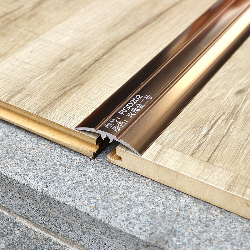 Bande de transition pour carrelage durable