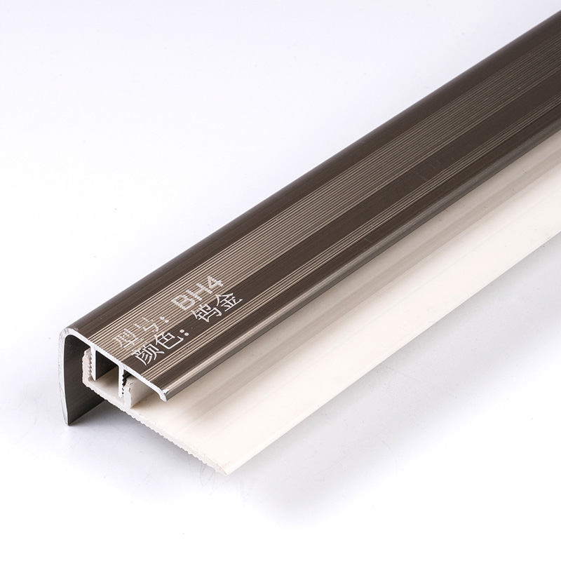 Garniture de carrelage d'escalier