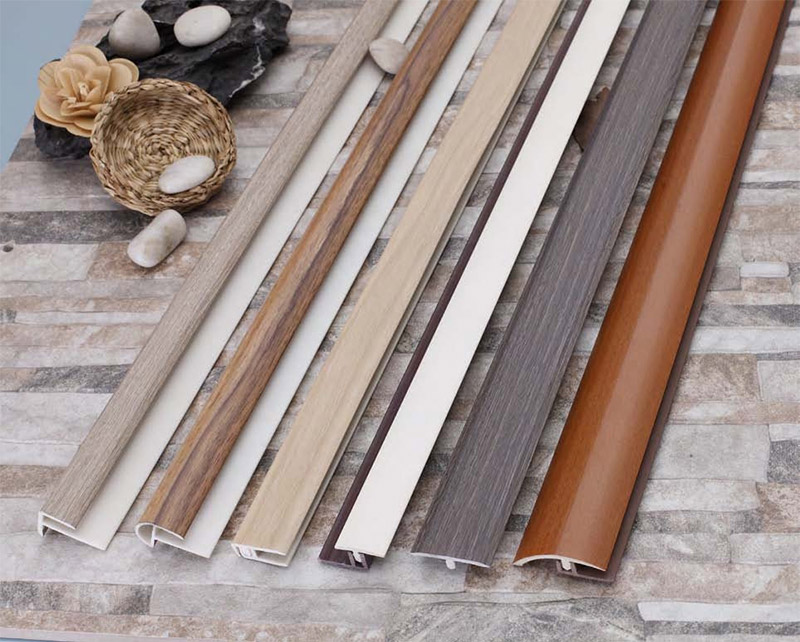 Bande de transition pour sol en UPVC &agrave; grain de bois