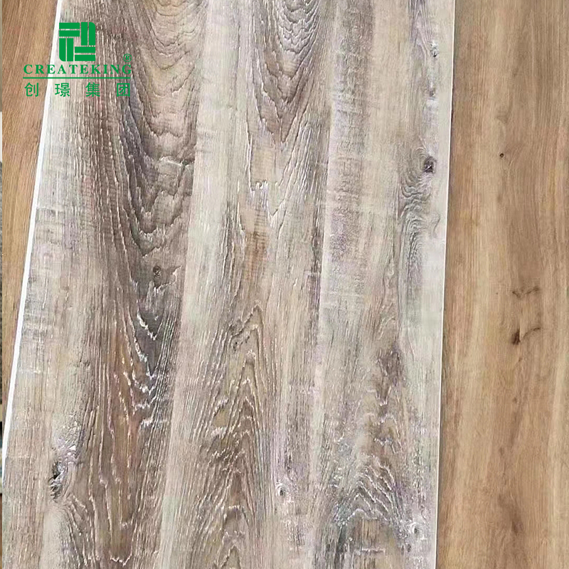 Plancher de planches VinyI à surface de texture en bois écologique