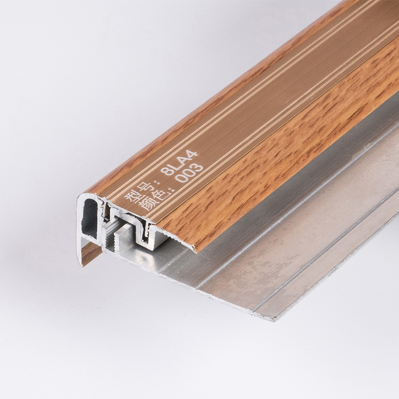 Garniture de bord d'escalier