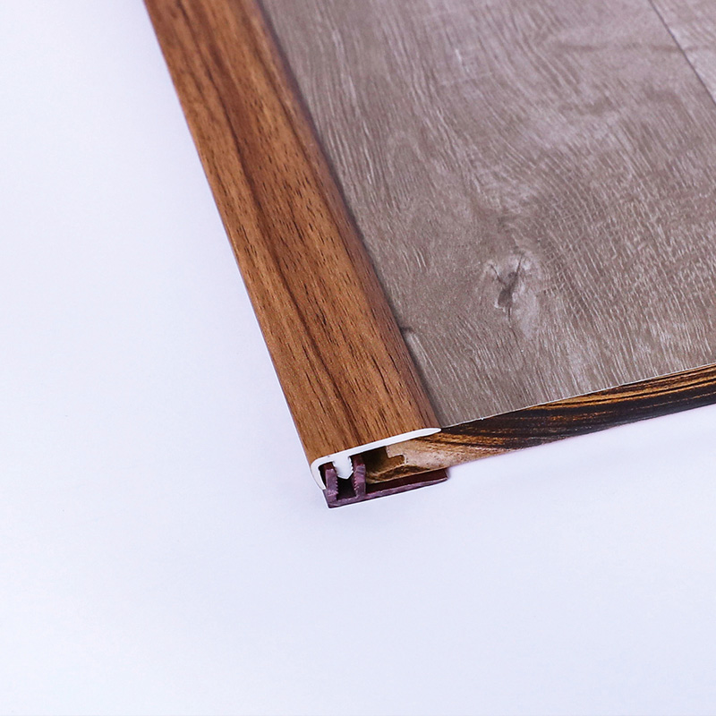 Profil&eacute;s de sol int&eacute;rieurs en PVC