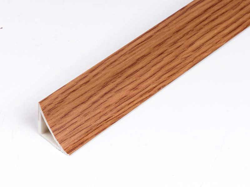 Garnitures de bord d'angle int&eacute;rieur en PVC 20*20 mm