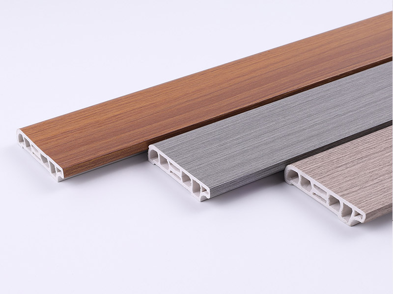 Plinthe en PVC &agrave; grain de bois 60*15 mm