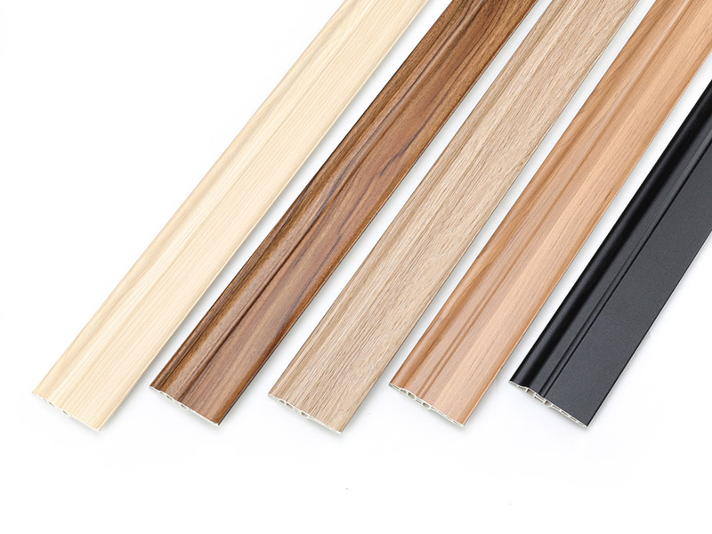 Plinthe creuse multi-cavit&eacute; en PVC 70*16 mm