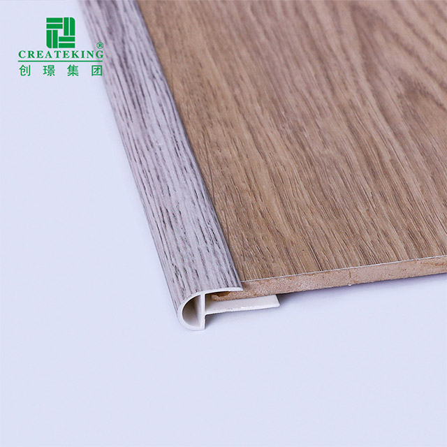 Nez de marche rond en PVC 40*20 mm