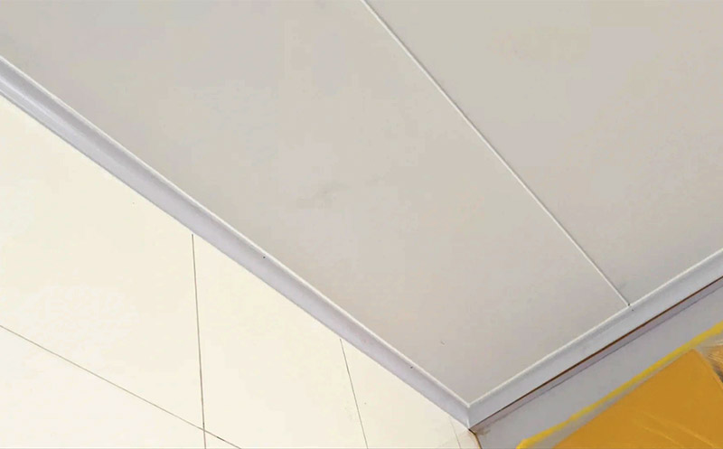 Guide d'installation des panneaux de plafond en PVC