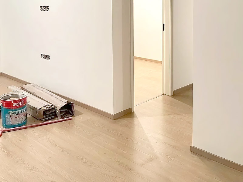 Les parquets doivent-ils être assortis aux plinthes ?