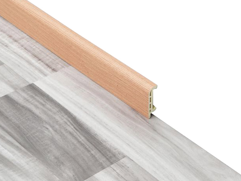 Plinthe &agrave; clipser en PVC 50*15 mm