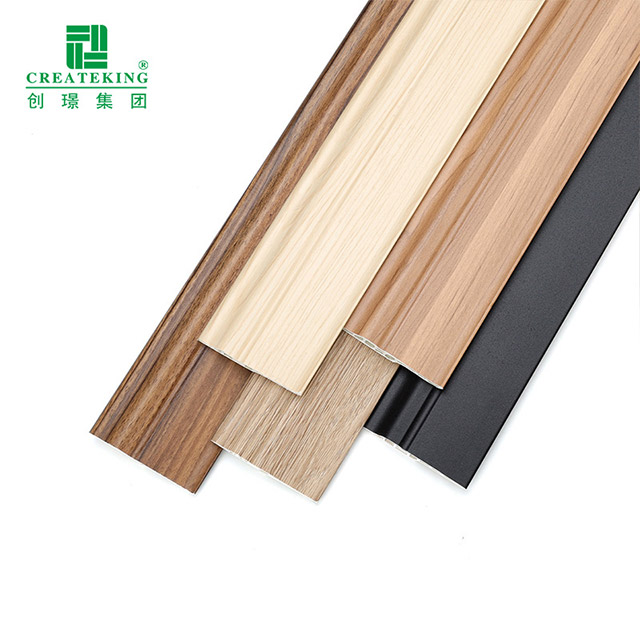 Plinthe creuse multi-cavité en PVC 70*16 mm
