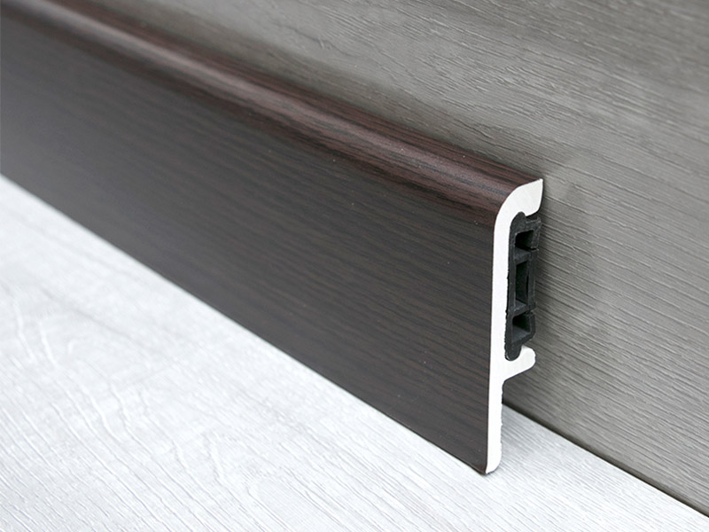 Plinthe &agrave; clipser en PVC 75*15 mm