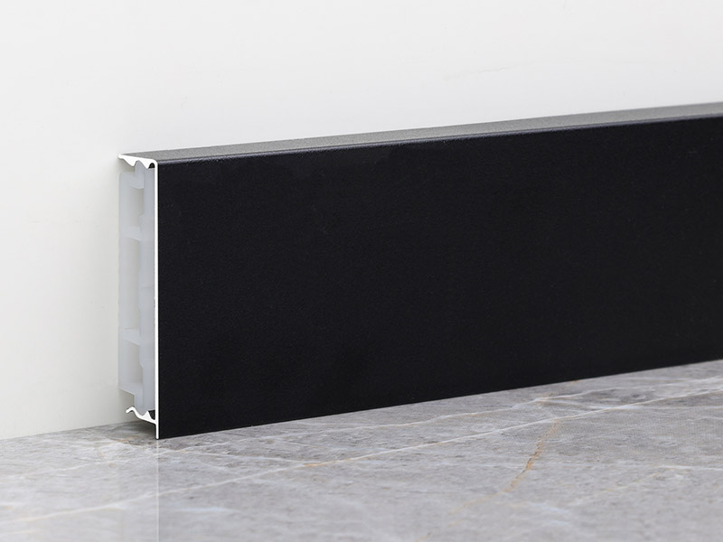 Plinthe en alliage d'aluminium 39,7*11,7 mm