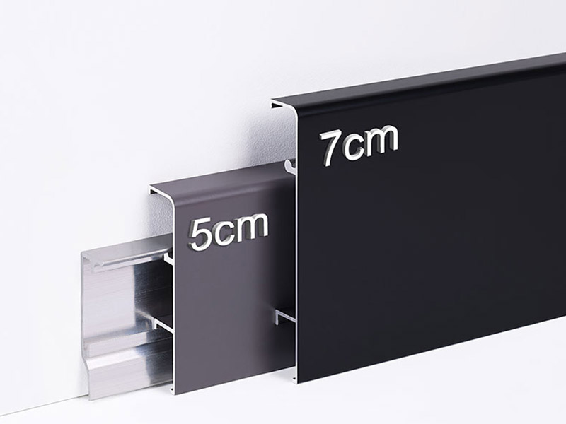 plinthe en m&eacute;tal de 70*9mm