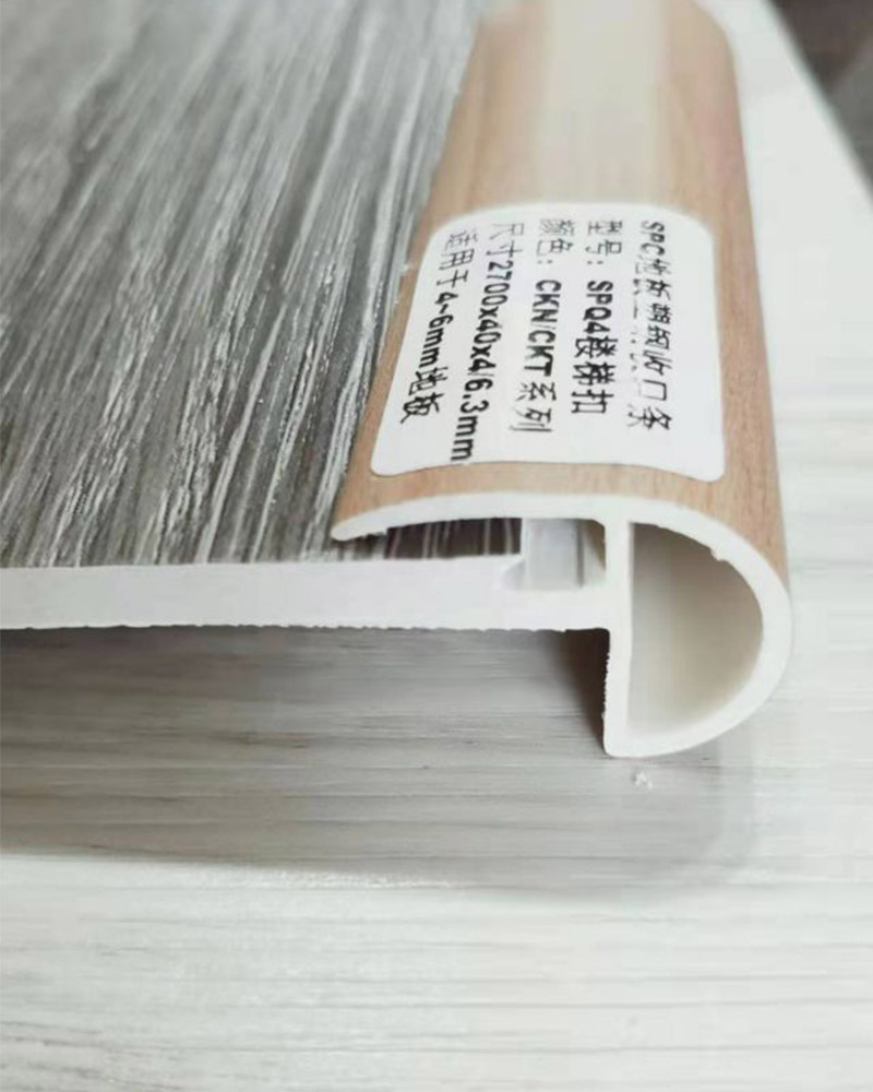 Nez de marche rond SPC 40*19,75 mm