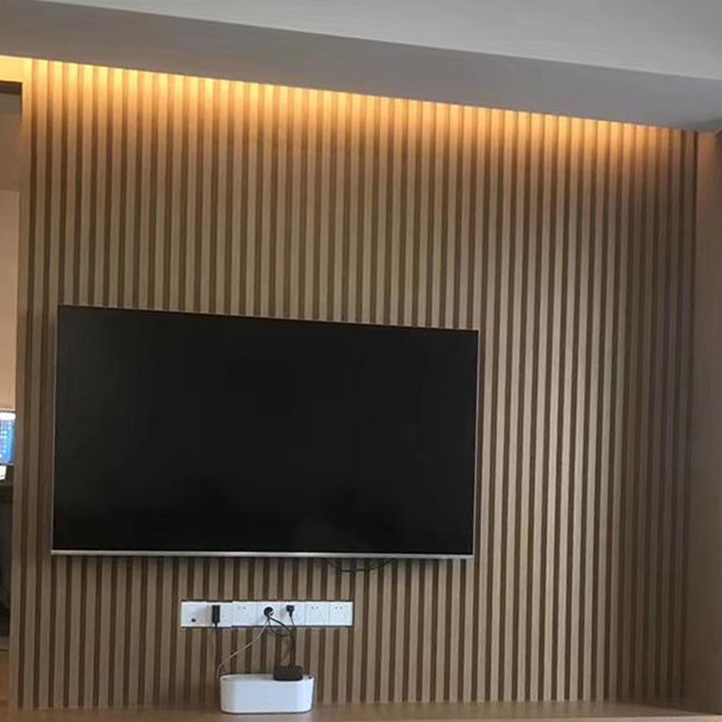 Panneau mural rainur&eacute; WPC