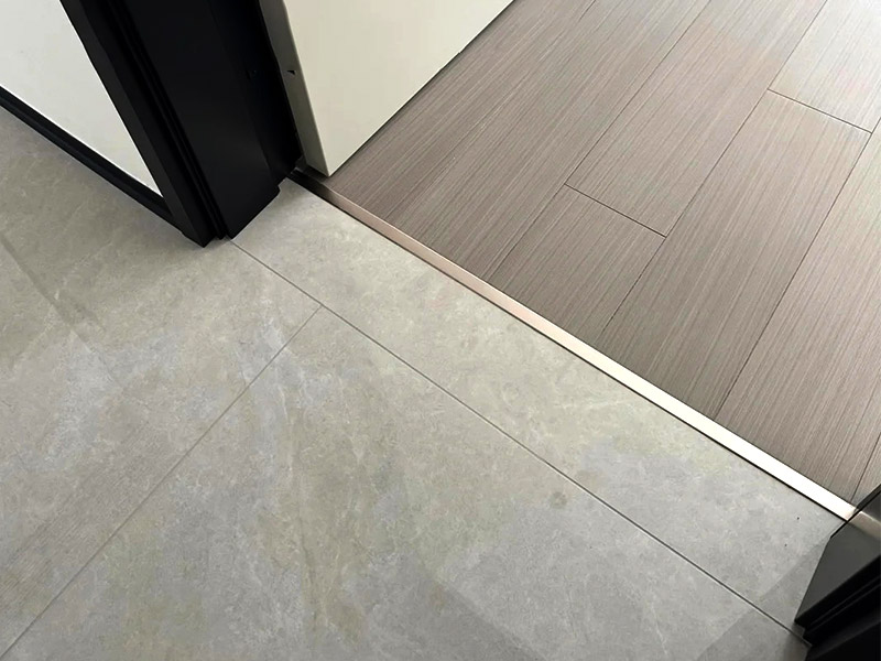 Faut-il installer une bande de transition de seuil ?