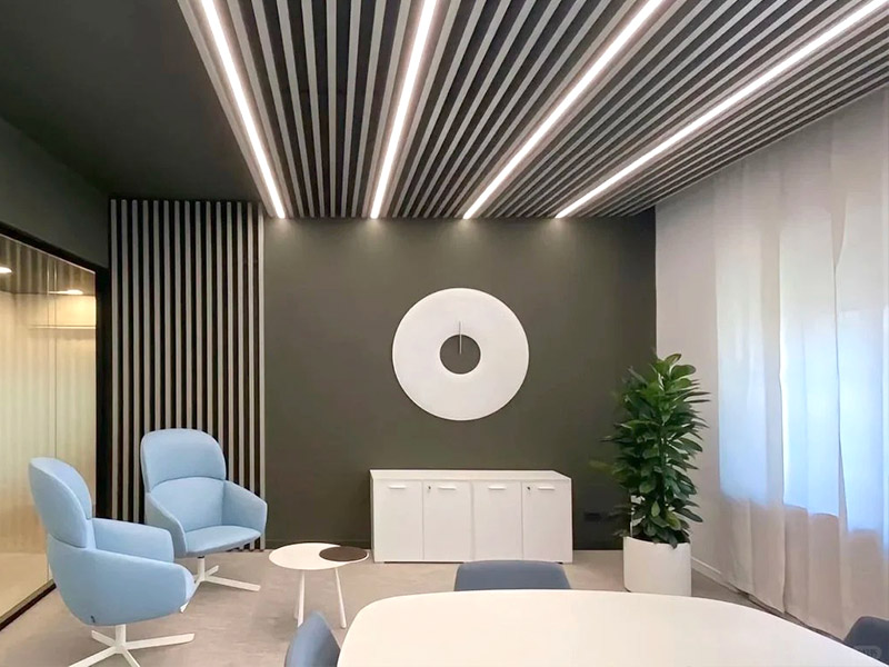 Comment puis-je décorer mon plafond?