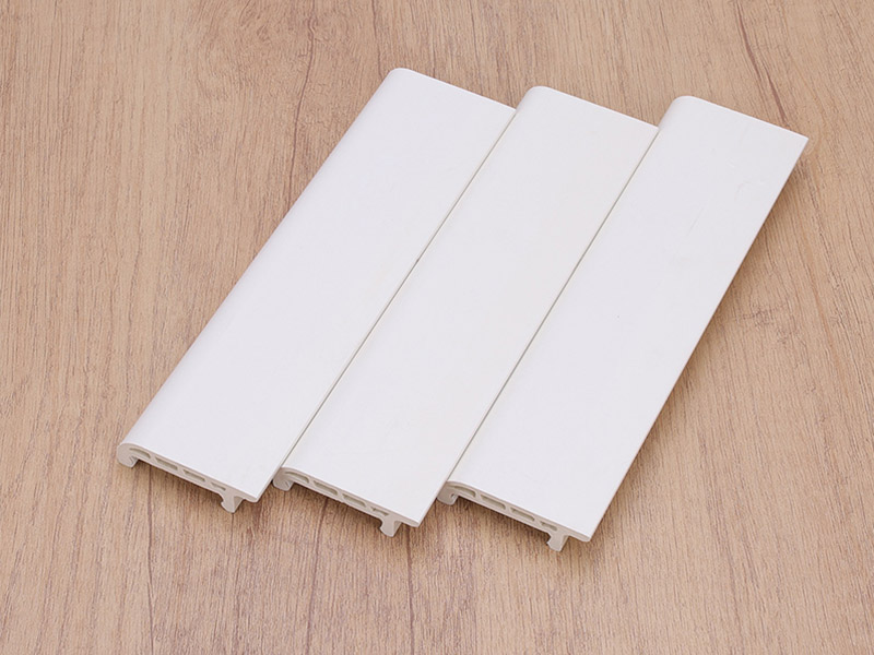 Plinthe &agrave; clipser en PVC 50*15 mm