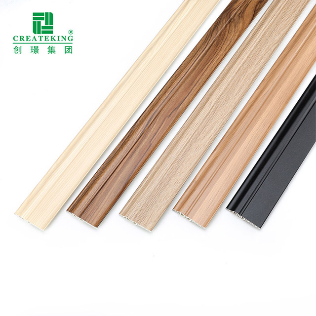Plinthe creuse multi-cavité en PVC 70*16 mm