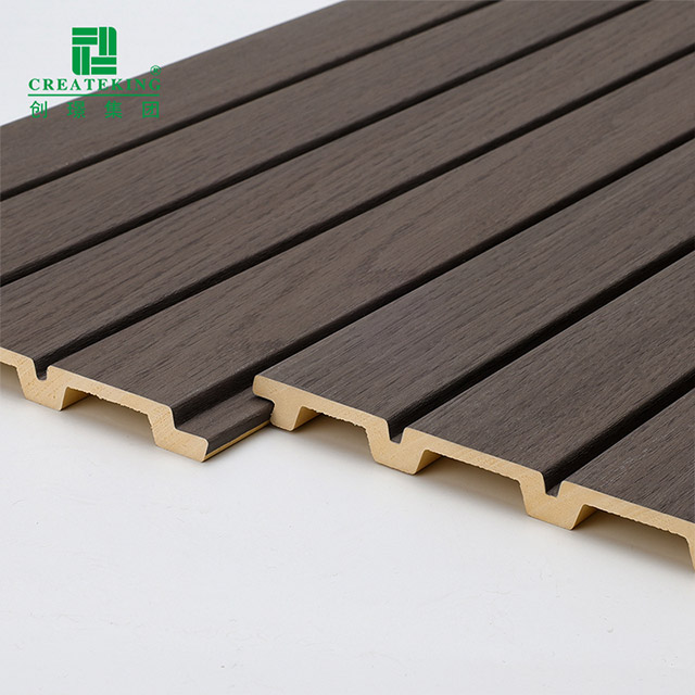 Panneaux muraux cannelés en PVC finition bois 170*11mm