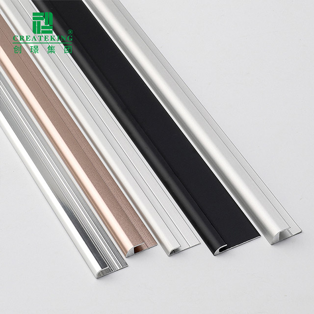 Garniture métallique de plancher en canal C de 22x3 mm 