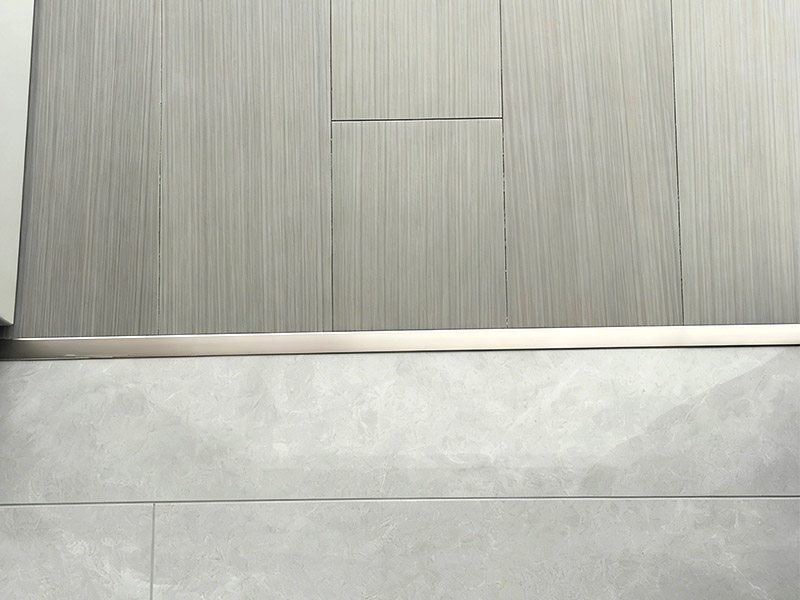 Ai-je besoin d’une bande de transition entre le bois et le carrelage ?