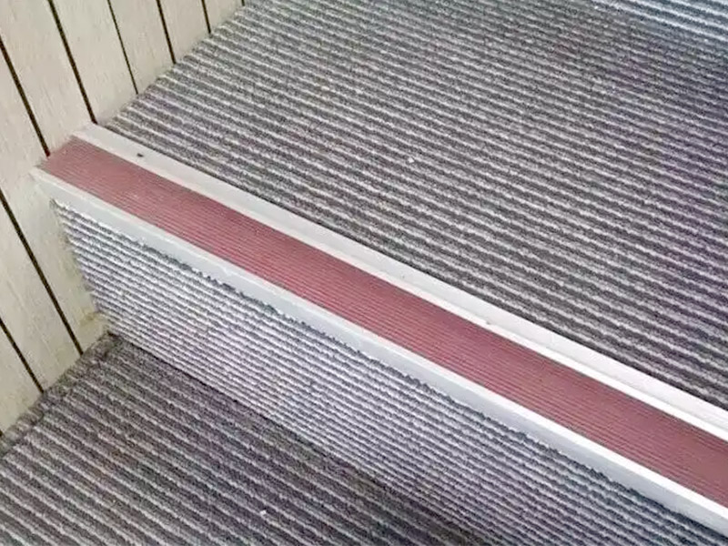 Les tableaux de jupe d'escalier sont-ils nécessaires?