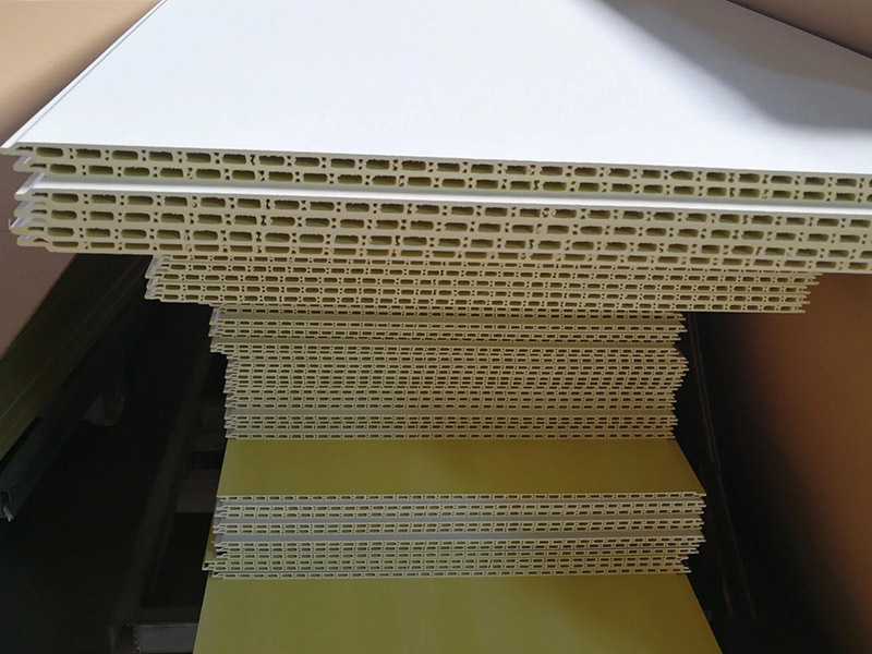 Pouvez-vous peindre le panneau mural PVC?