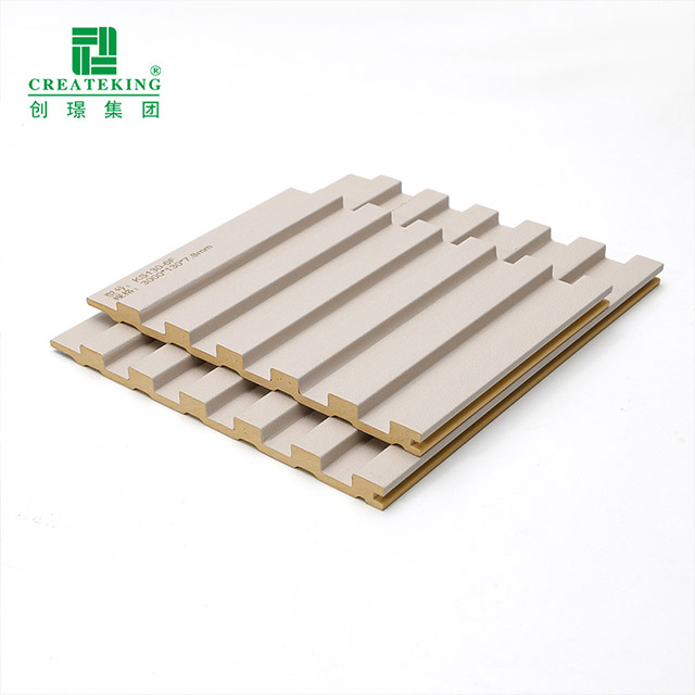 Panneaux muraux cannelés solides en PVC 130*7.8mm