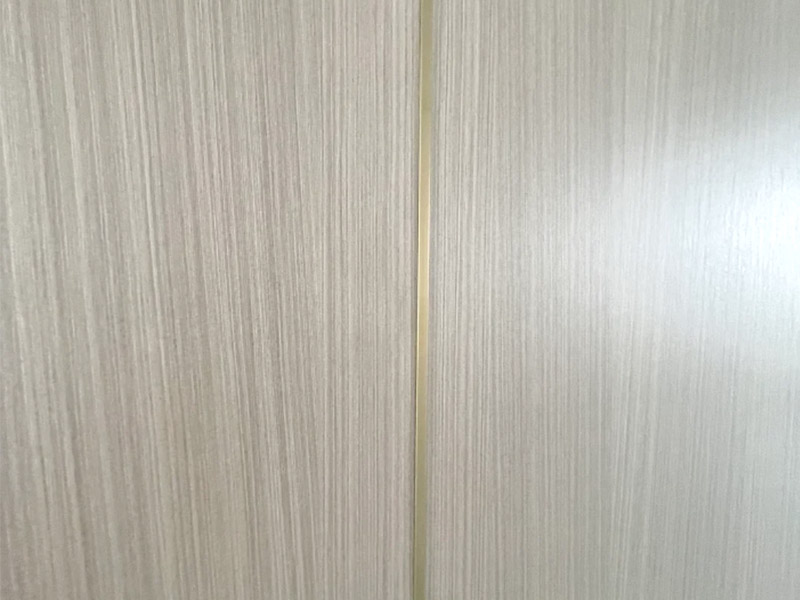 Ajouter des garnitures aux panneaux de bois