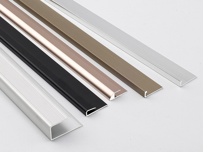 Garniture de bord de plancher en aluminium en forme de C