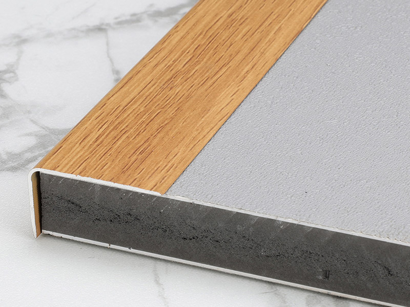 Bande de garniture de sol en m&eacute;tal en forme de L